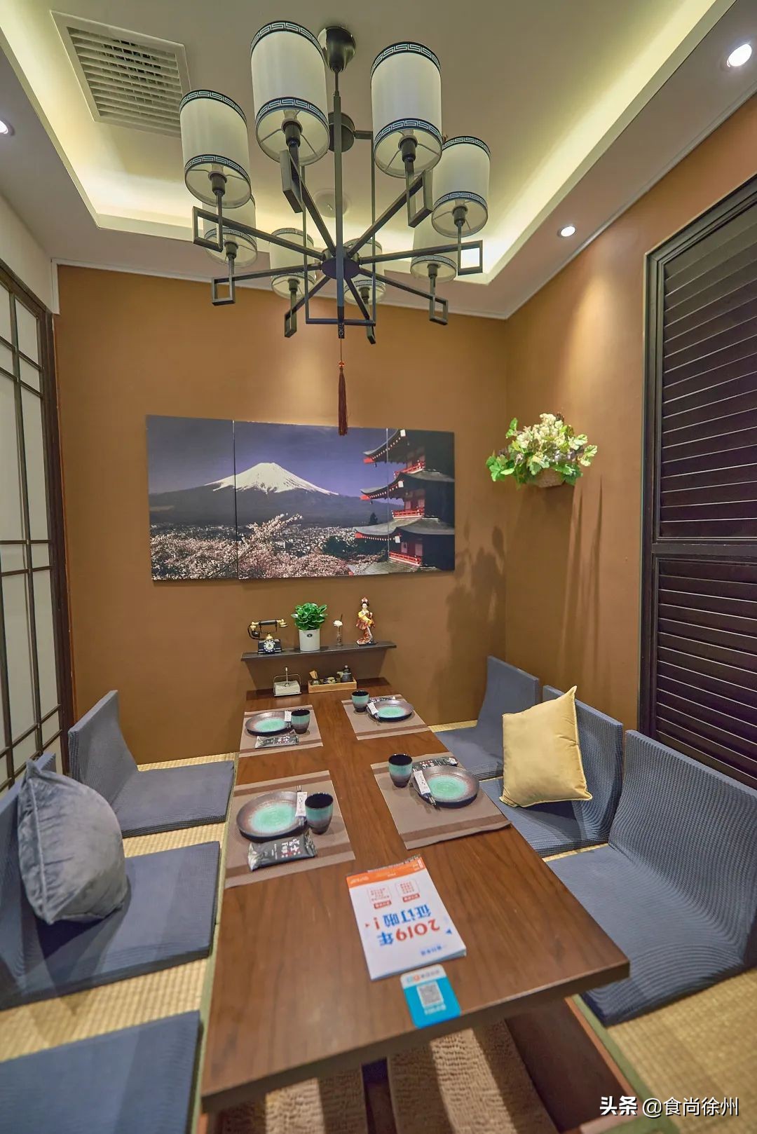 徐州张柏芝一秒到日本?其实正在吃日料,和服免费穿,过足cos瘾