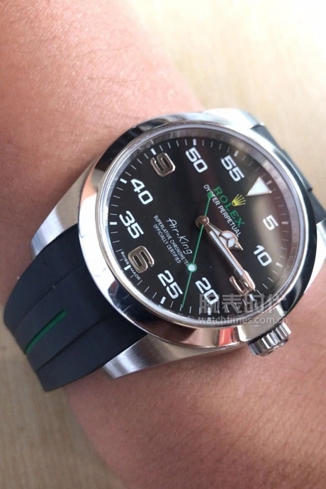 网友晒自己微信好友数量,网友晒1300手表