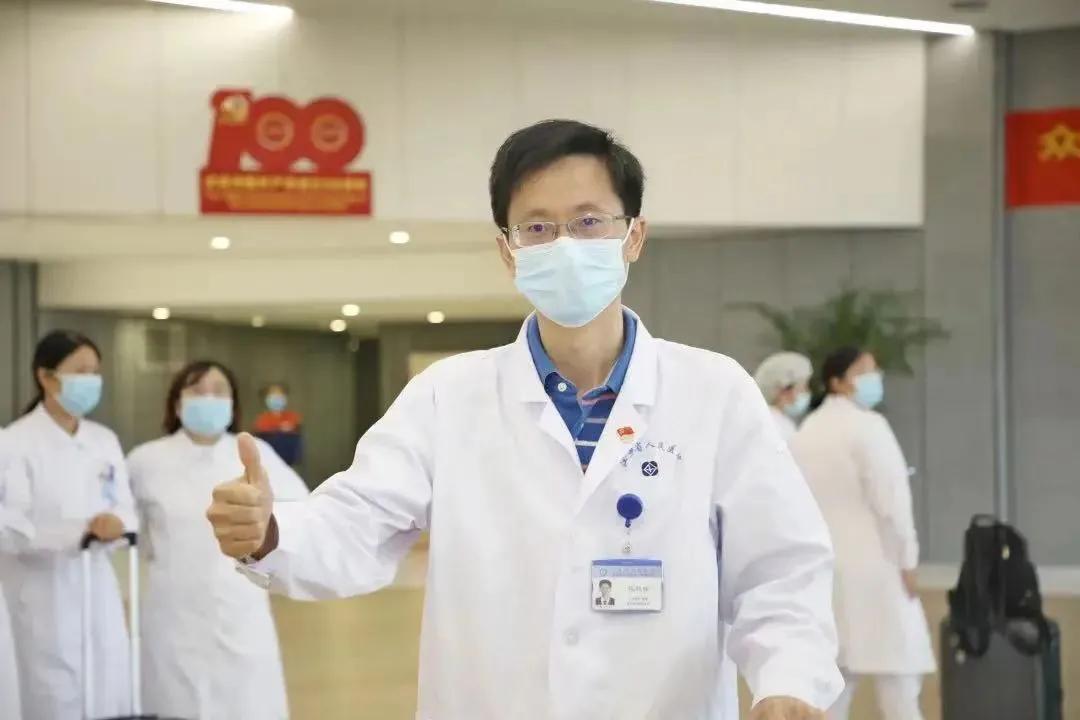 忙碌的他们,身上有光!