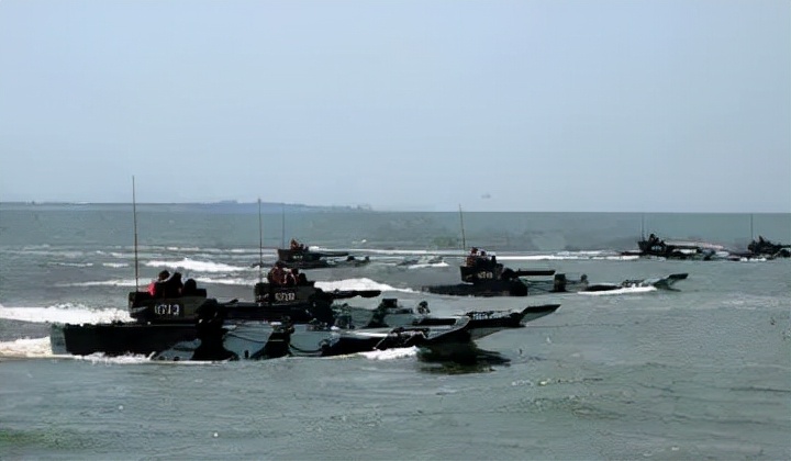 075和独岛对比,中国两栖攻击舰vs日本两栖攻击舰