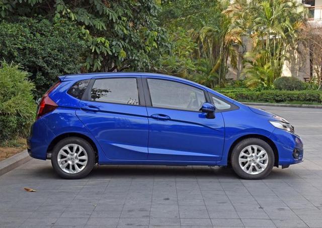 老款起亚k2两厢和飞度哪个值得买,开飞度再开冠道