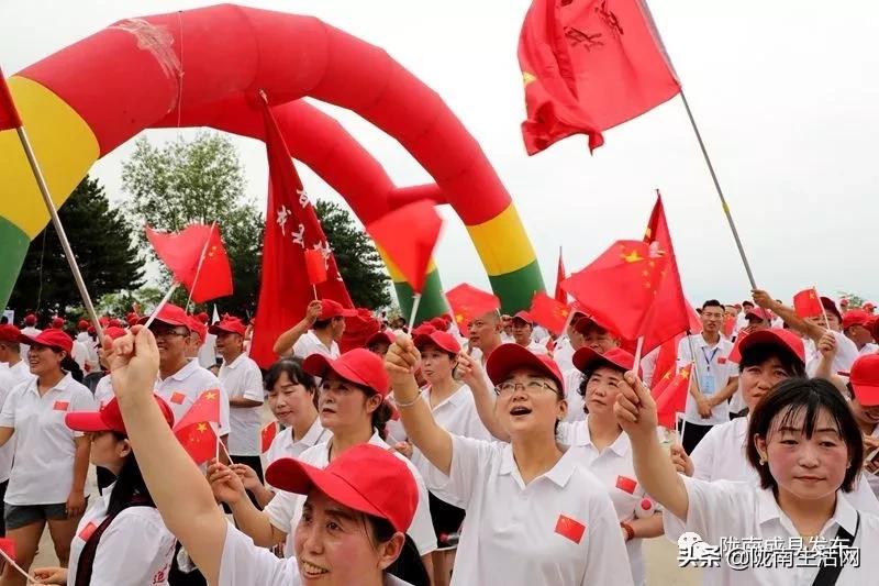 我叫成县，这是我2019年的自拍照