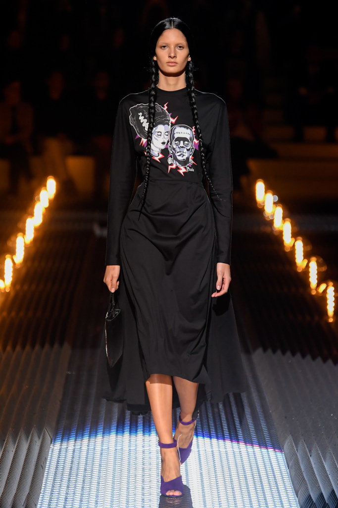 巴黎时装周2023春夏prada,2019prada秋冬米兰时装秀