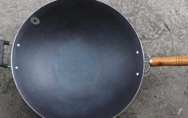 铁锅做菜有铁腥味怎么办,铁锅做饭总有铁锈味怎么处理