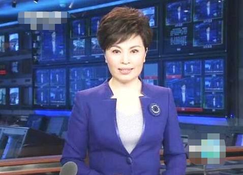 45岁央视主持人与丈夫恩爱20年,她是央视主持人低调嫁普通丈夫