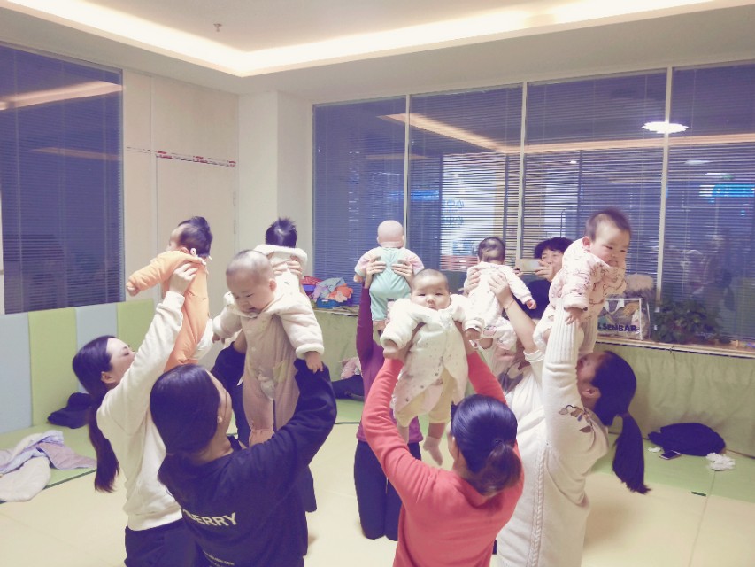 不用教具就能和宝宝玩的10个早教游戏,0到2岁宝宝适用