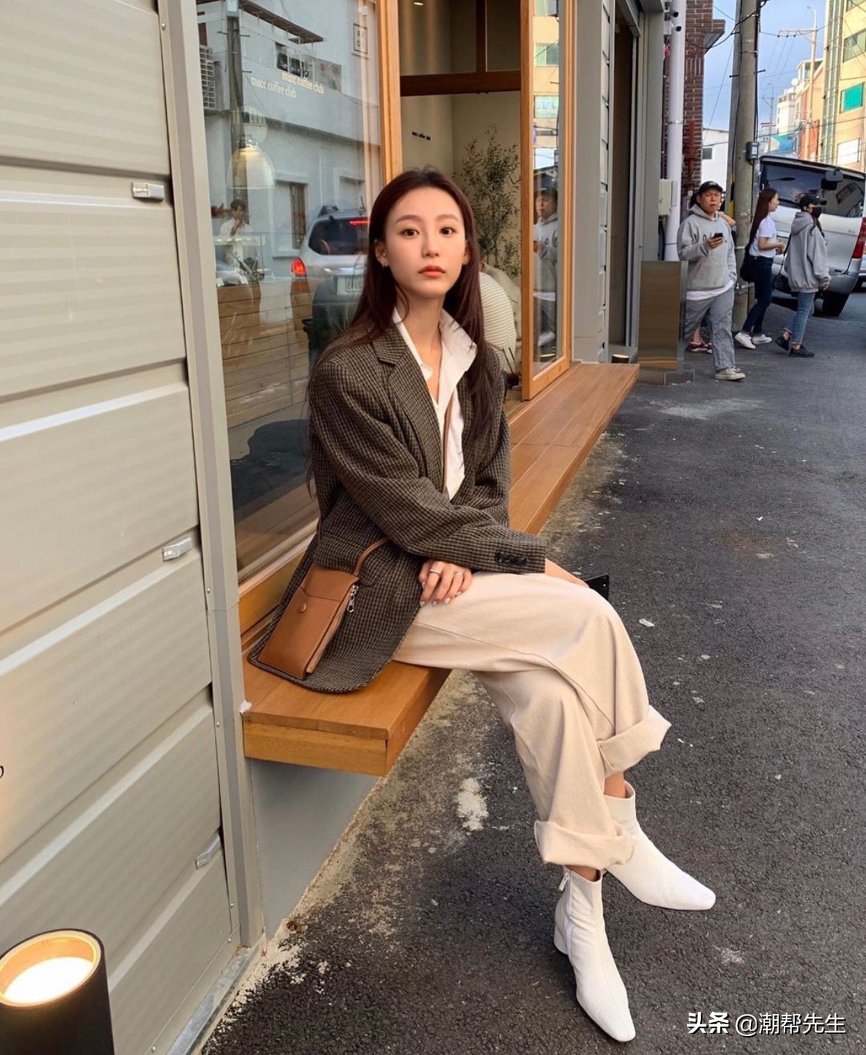 打*裤底**已经过时了，2020年流行“蛋卷裤”，轻松穿出“蚊子腿”