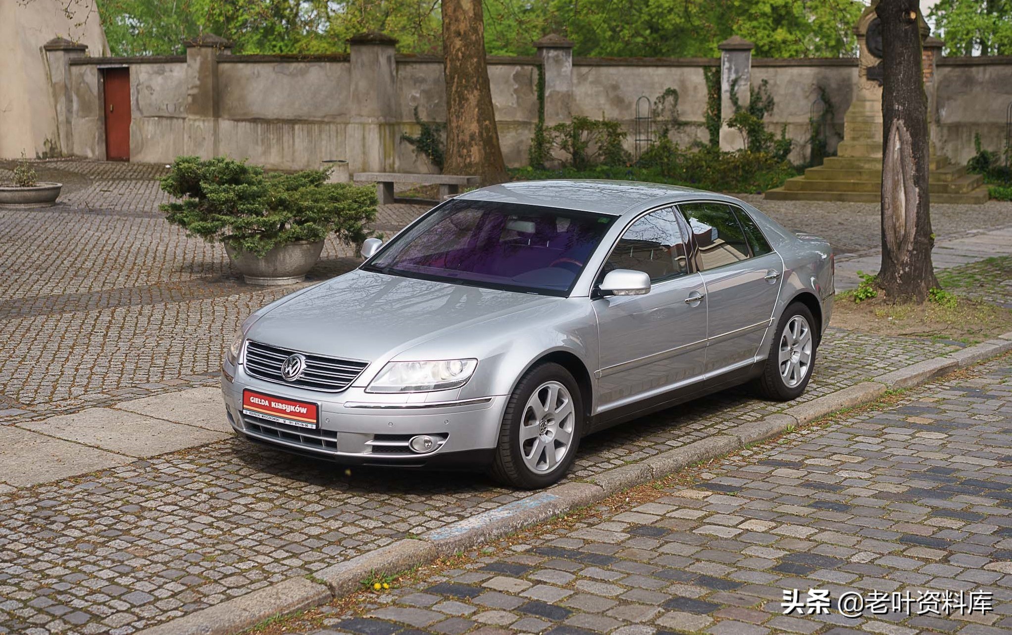 最低调的豪华汽车辉腾短片,2022年最低调的豪车