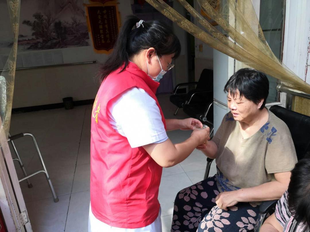 关爱老人,情暖夕阳:开封市人民医院中医科走进聚宝斋民族养老院