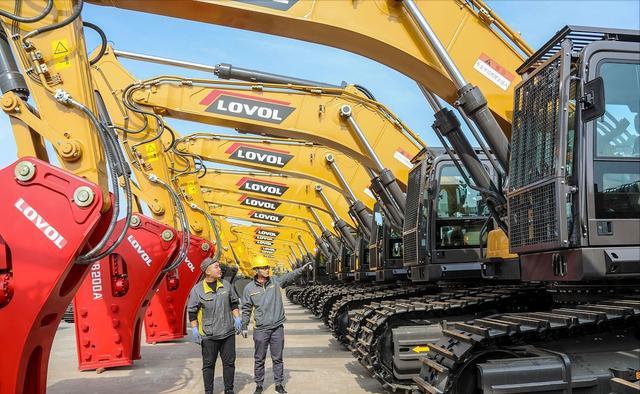 搞挖机挣的钱都去哪了,搞挖机的挣不挣钱