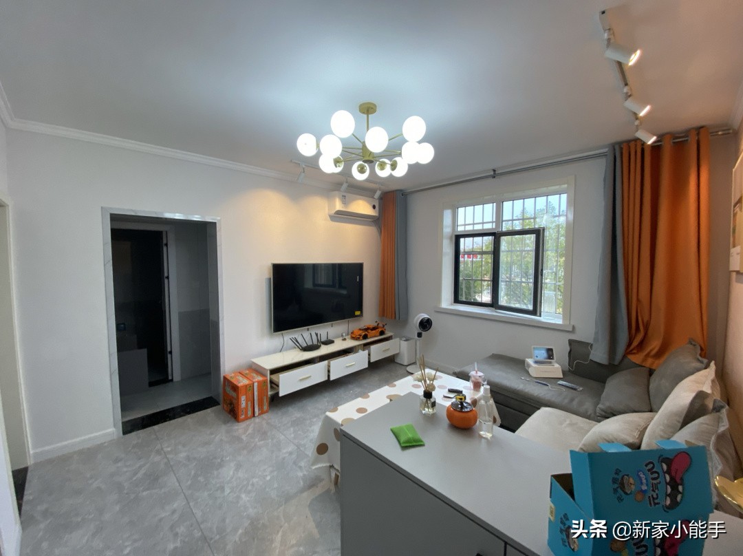 不吊顶新型的客厅装修,2021最火的客厅不吊顶不做电视墙