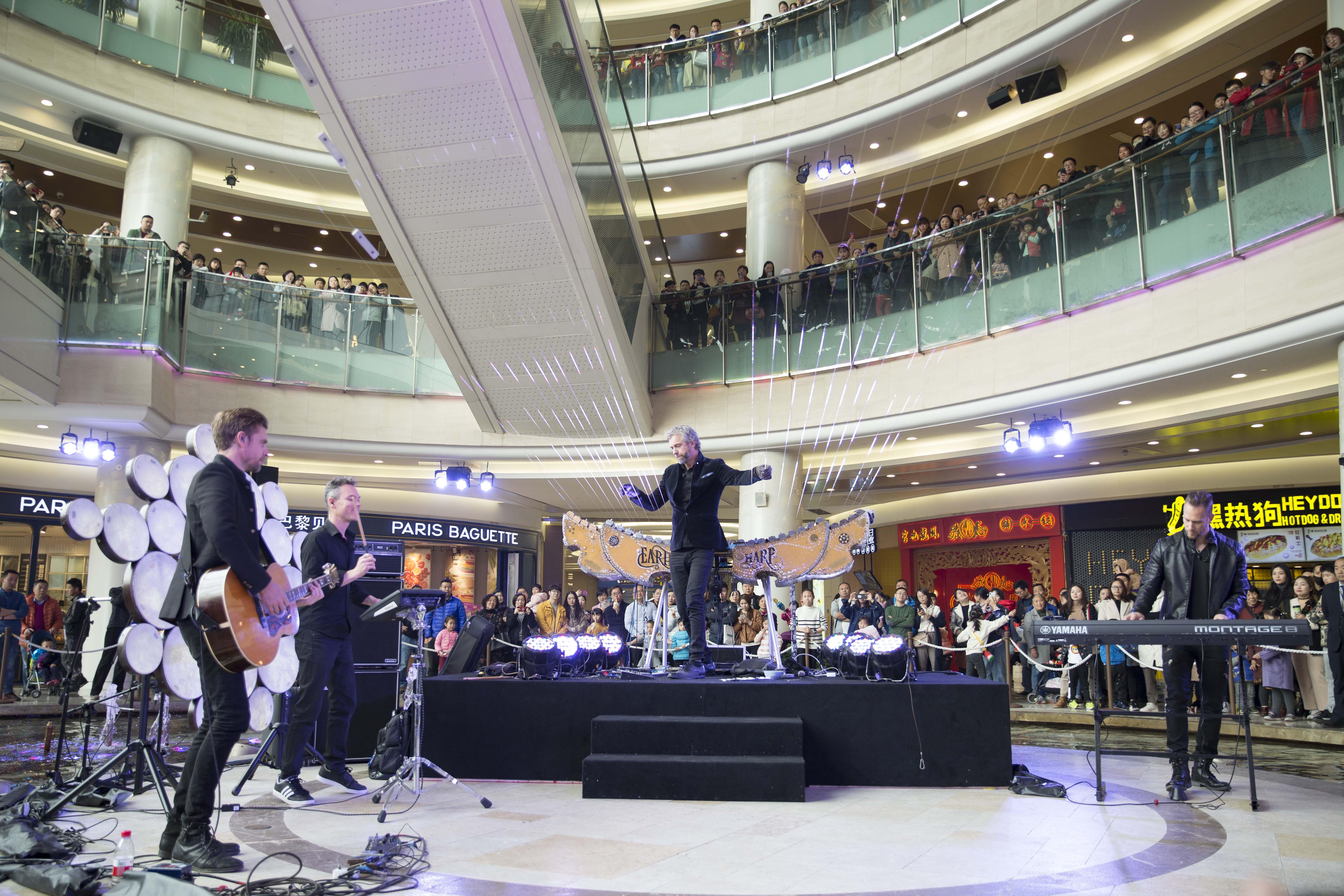 与乐器融为一体是种什么样的体验？让世界上最大的琴来告诉你