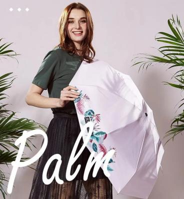 这把小黑伞3折卖89元一把，却有施华洛世奇水晶伞扣，太嚣张了吧