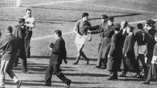 足球黄红牌大战,足球比赛红黄牌作用