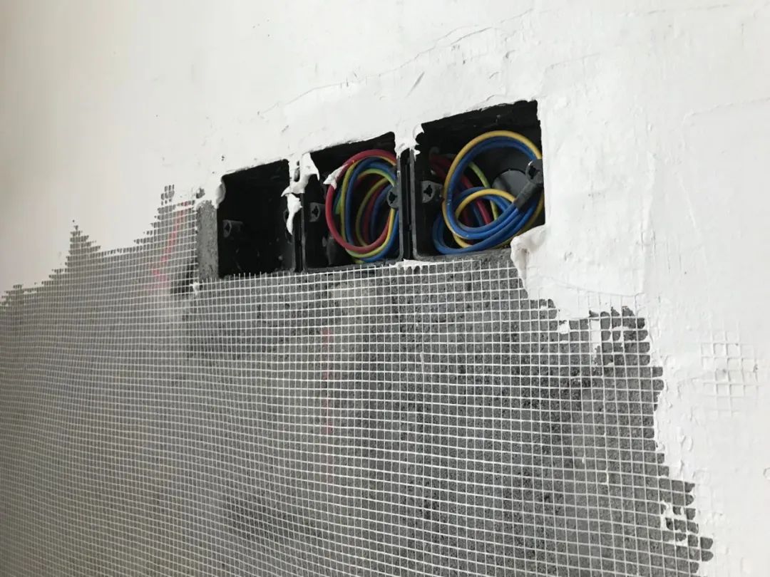 墙面刷腻子的流程注意事项,墙面粉刷刮腻子需要注意什么