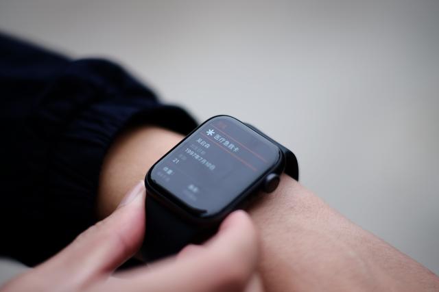 你想玩一辈子iPhone，还是改变自己？AppleWatchSeries4测评