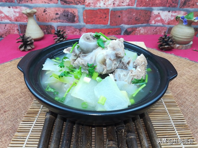 炖大骨头汤少了怎么办,炖大骨不香