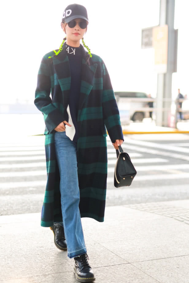 蓝盈莹不化妆的照片,蓝盈莹机场照