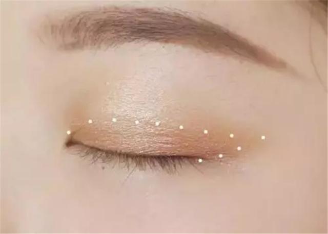 单眼皮内双贴双眼皮画眼影,单眼皮还是双眼皮更容易画眼影