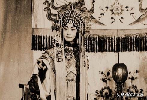 首富之女盛方颐：被票友开着借来的车追求，付出一切，吞*片鸦**自杀