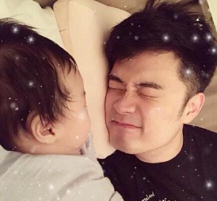 陈赫晒萌宝吐槽女儿身材反被嫌弃,和陈赫合影的小孩儿