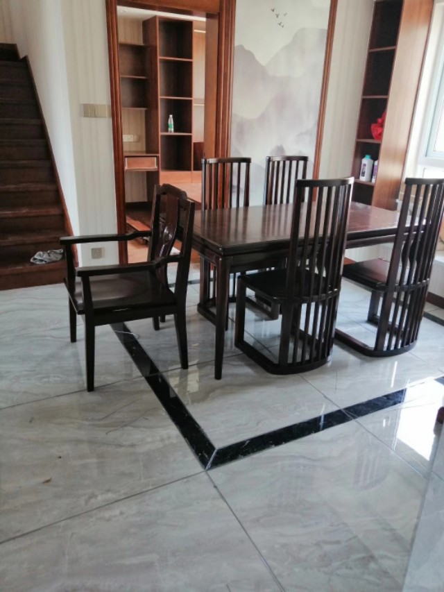 选什么样的瓷砖比较好,带logo的瓷砖会不会靠谱点