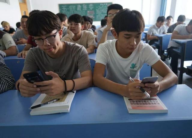 初中生沉迷手机游戏打父母,初中生痴迷手机游戏怎么办