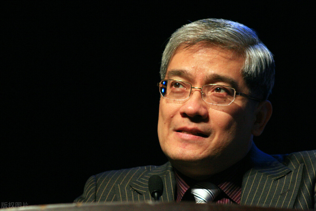 空姐和经济学教授谈个恋爱,经济学家郎教授让空姐背900万债务