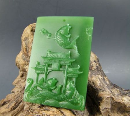 和田玉与天然翡翠,《一半海水一半火焰》