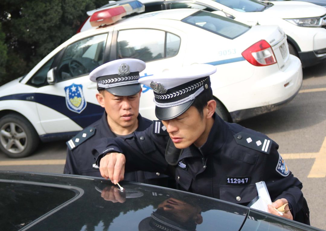 八一建军节向警营中的转业军人致敬