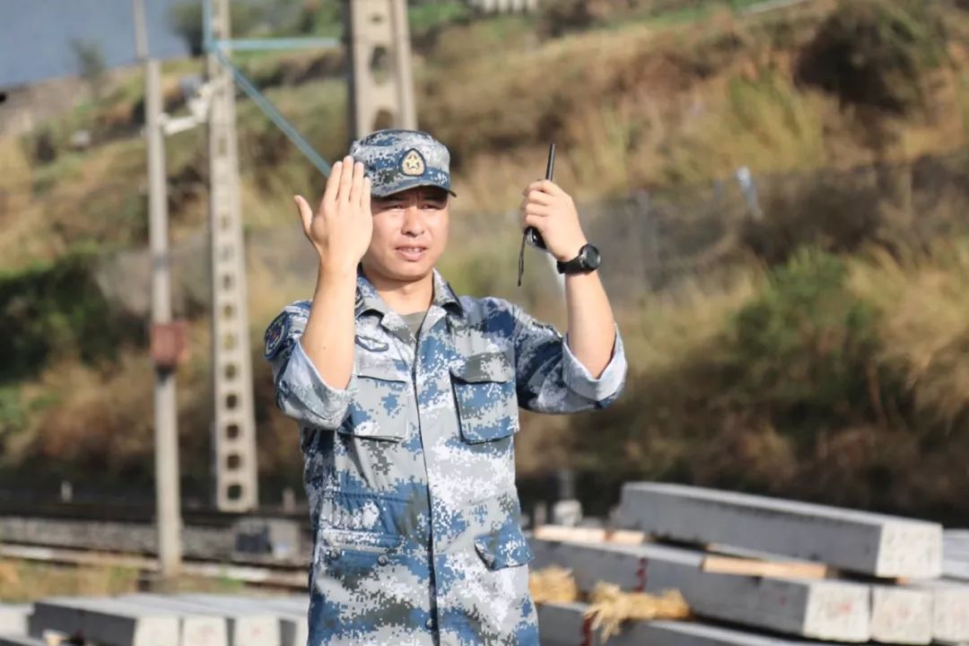 “你今年都走的人了,那么拼干嘛?”这名老兵给出了答案!