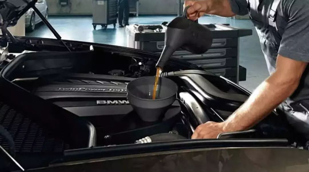 一年没跑多少公里要换机油吗,换机油多少公里必须换一次