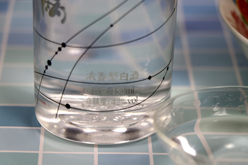 浓香型白酒52和42哪个好下口,好喝的二两装浓香型白酒