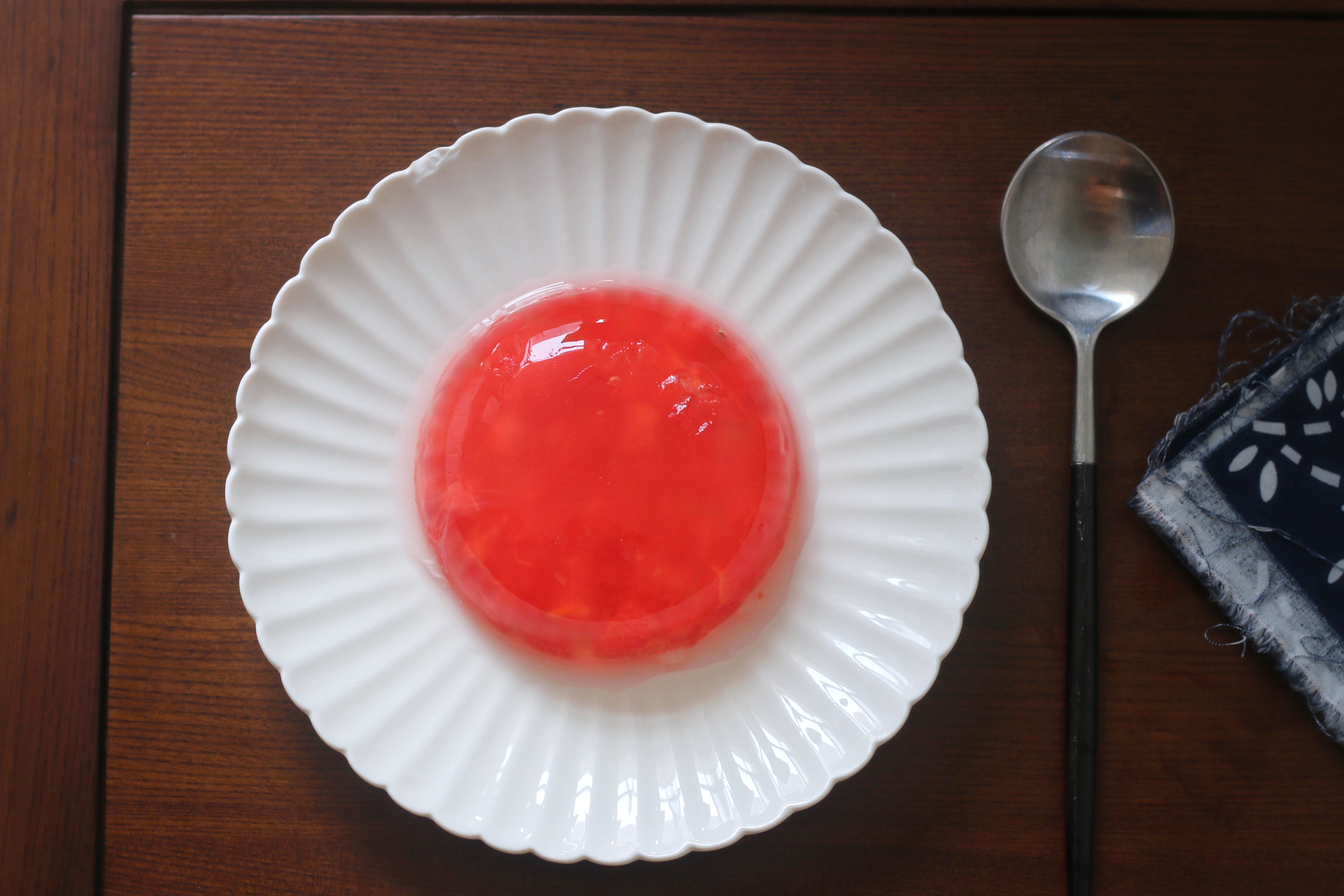 把圆的西瓜做成正方形西瓜果冻,最解暑的果冻西瓜怎么做