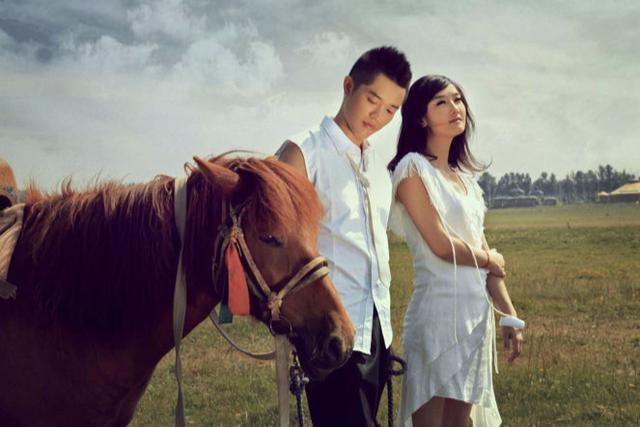 他被称为“神曲教父”，创造无数全民神曲，却自嘲唱歌难听