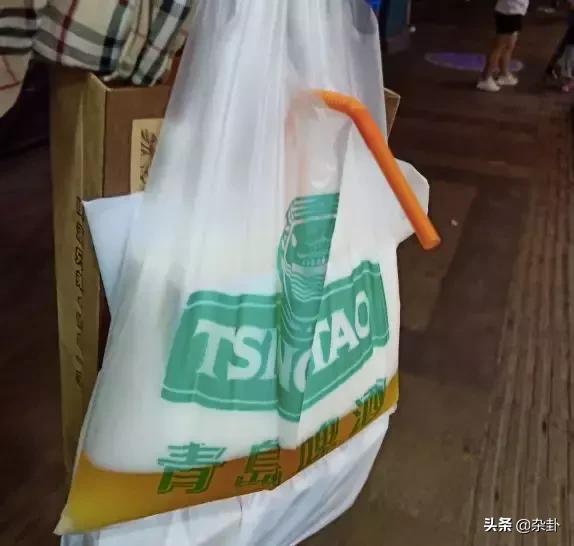 青岛本地人怎么喝青岛啤酒,青岛西海岸青岛啤酒