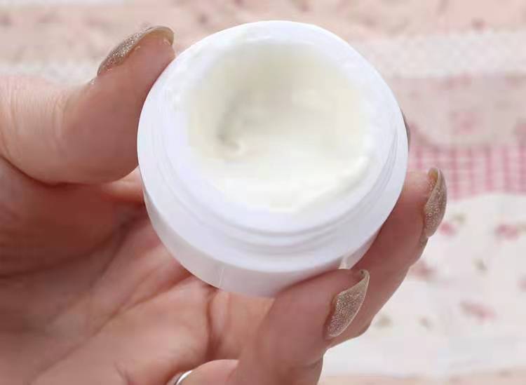 2个月宝宝红屁怎么回事,2岁宝宝屁红是怎么回事