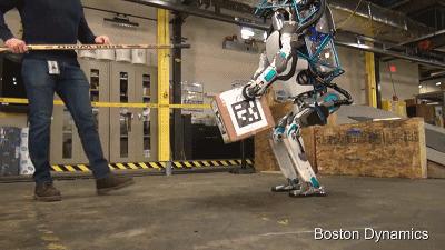 遭遇百般霸凌后，机器人竟将枪口对准人类