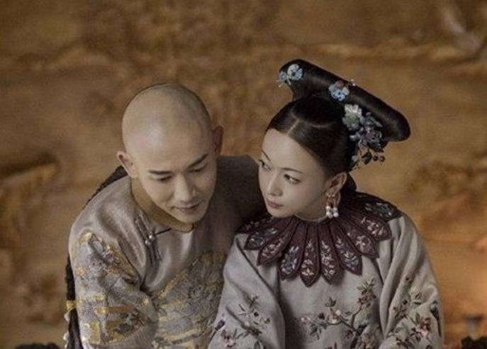 乾隆喜欢嘉庆的生母,她是清朝第一位被皇帝废掉的皇后