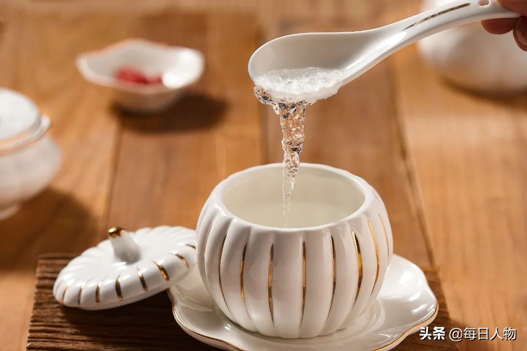 祛火、助眠、美容，这一届年轻人有多焦虑，燕窝就卖得有多疯狂