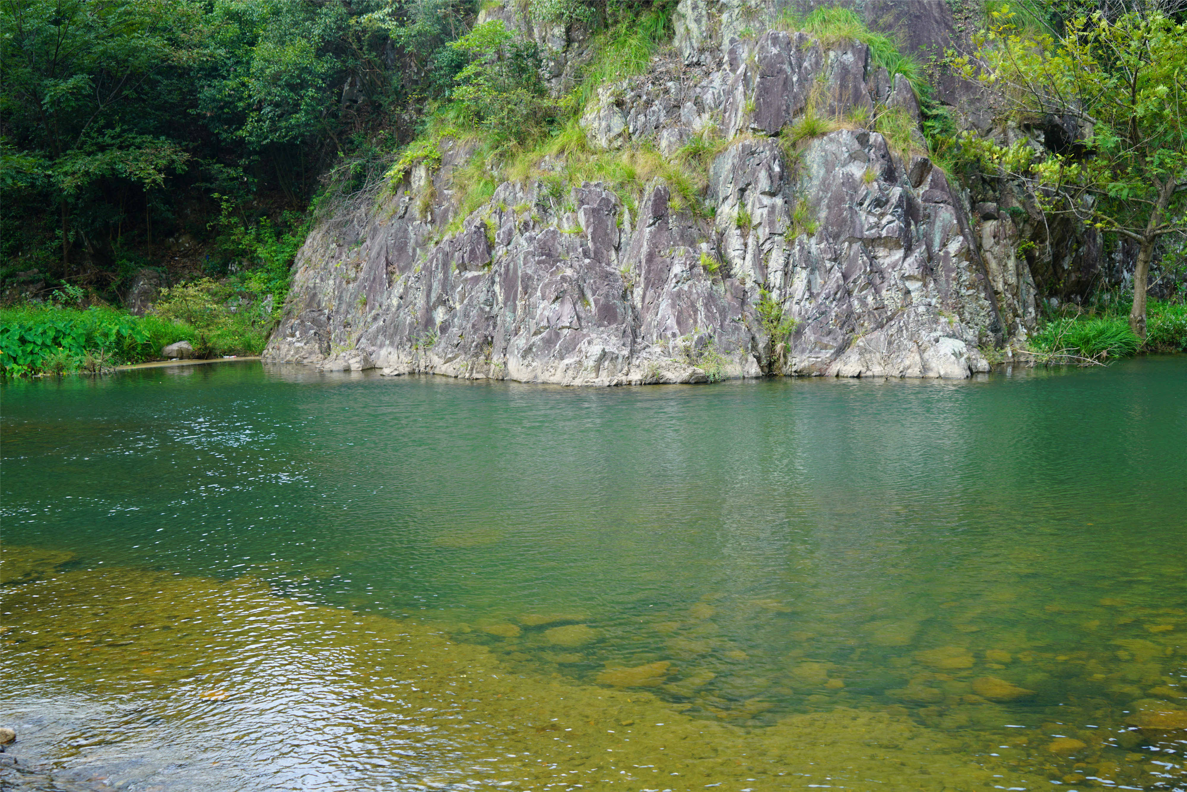 新昌这条溪，近来大火，古时是*私走**食盐秘密通道之一，人称十八渡