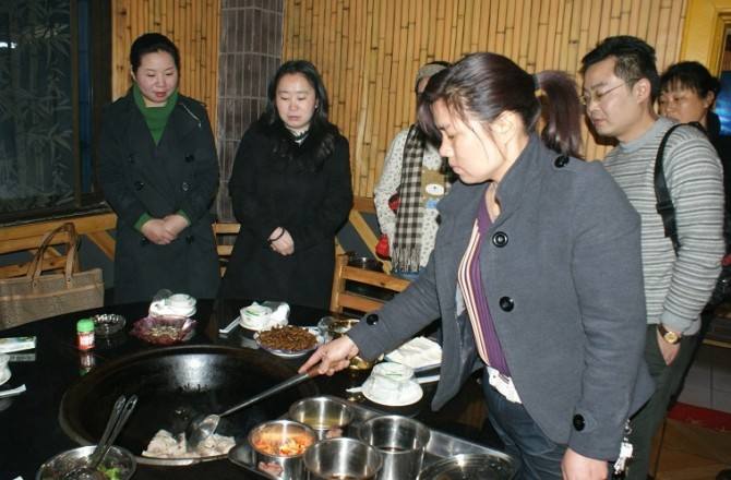 中国人愿意去日本旅游，而日本人几乎不来中国，为什么？