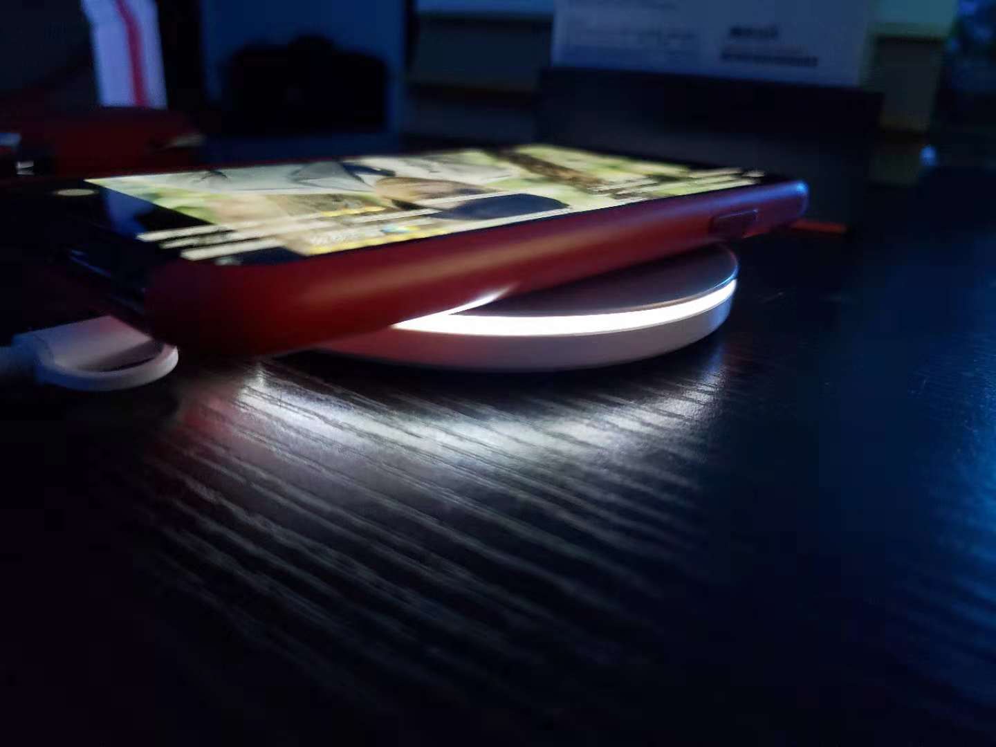 momax无线充电,momax苹果18w快充