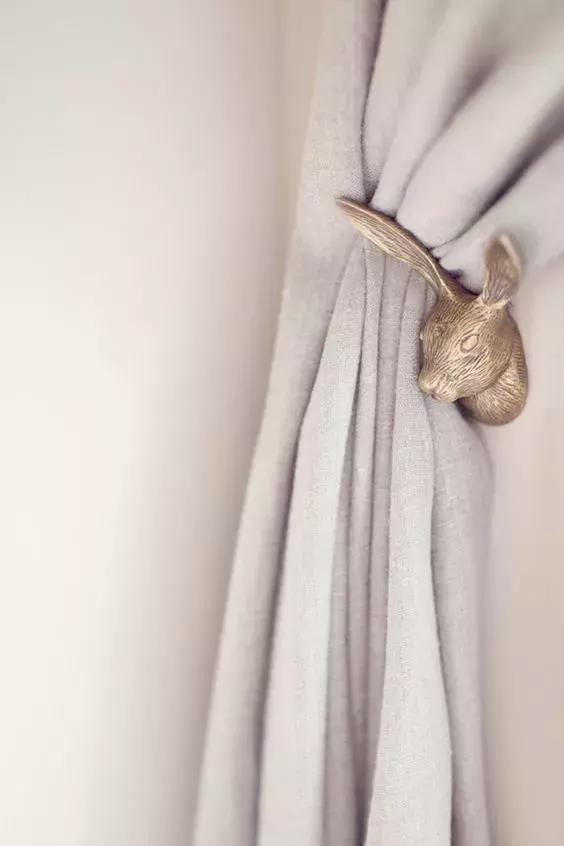 重又大的窗帘该怎么清洗呢,年底大扫除窗帘的清洗小妙招