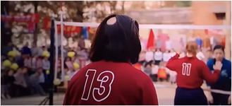 睡一觉起来全是头屑怎么回事,睡一觉起来头发秃了一块