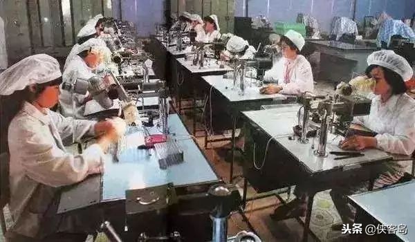 「岛读」省长打喷嚏绷断皮带，总理大笑：报应!