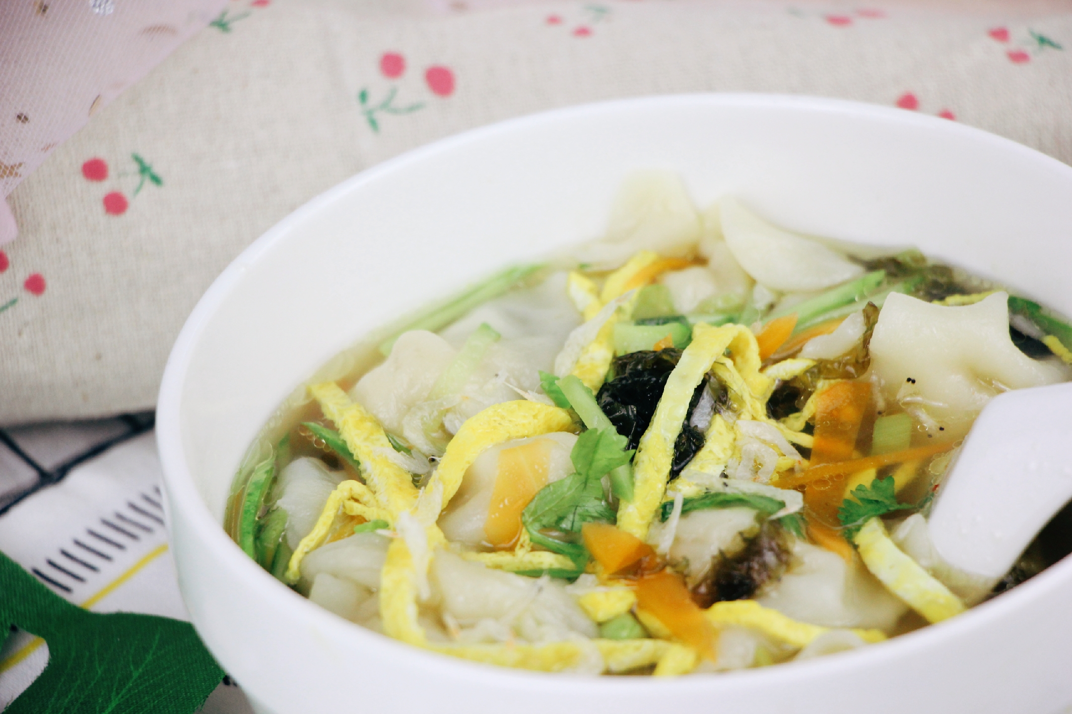 馄饨馅怎么调制又鲜又嫩不发酸,馄饨馅儿怎么调鲜嫩不柴