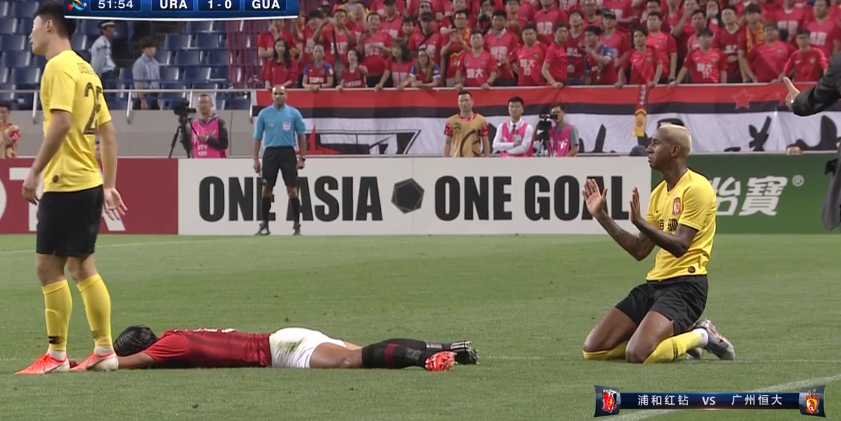 塔利斯卡灾难表现：射门直飞看台+被直接抢断郑智都看不下去