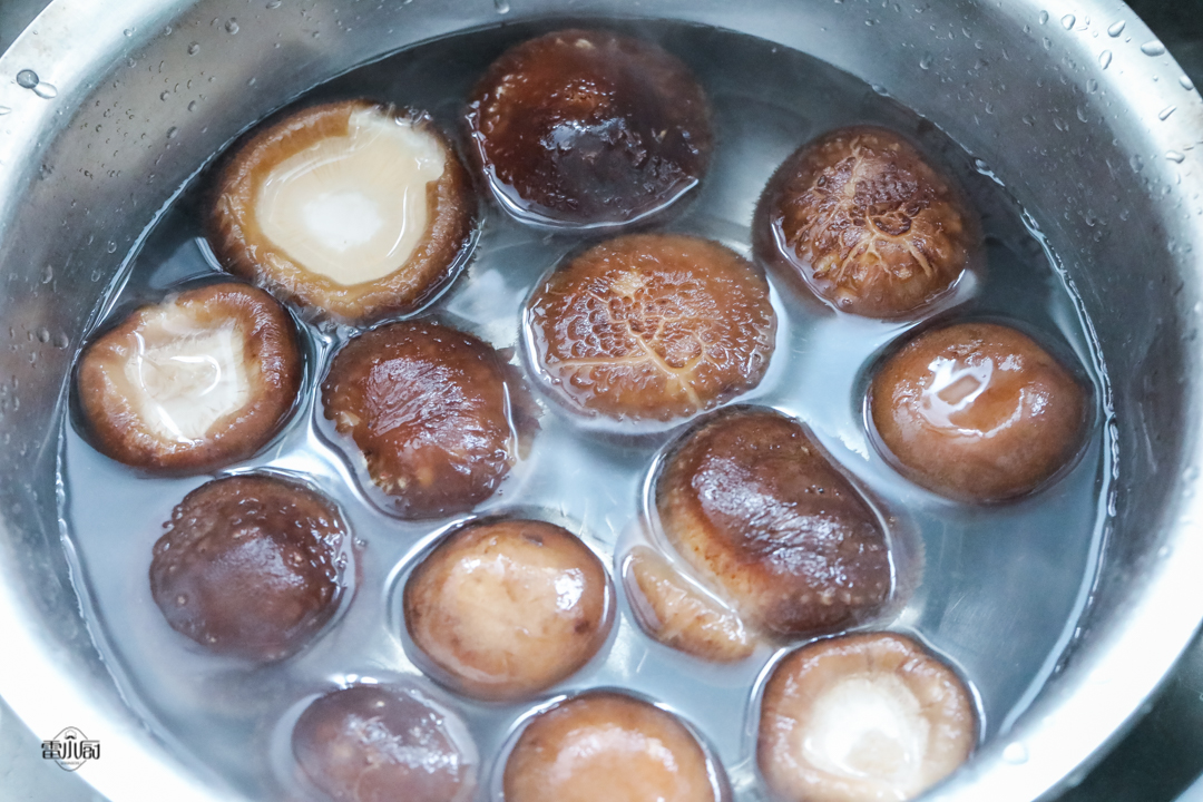 洗白色香菇的正确方法,清水洗香菇