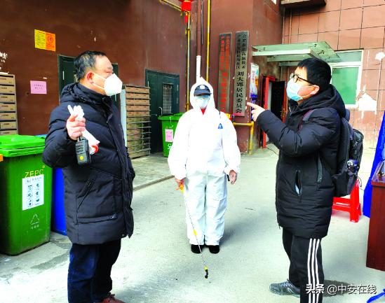 店员给陌生女子买卫生巾,隔离期间给女朋友买姨妈巾